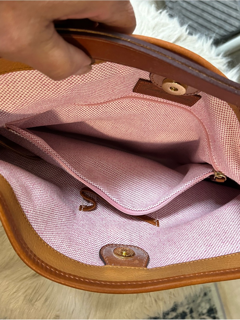 Classic Women's Leather Tote Bag in Cognac - Picture 3 of 6